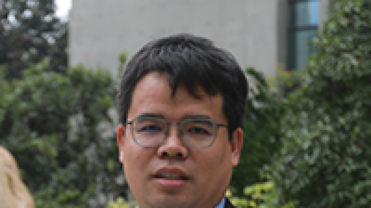 <div class="col-md-7" style="padding:0 20px 0 0;"> 								<h3>王強</h3> 								<p>中國核工業(yè)華興建設(shè)有限公司<br /><br /></p> 							</div><p class="description">我是來自中核華興國際事業(yè)部的王強，2017年我有幸參加了第一屆財稅知識競賽并獲得優(yōu)秀獎，那屆比賽，我收獲的有汗水，有眼淚</p>