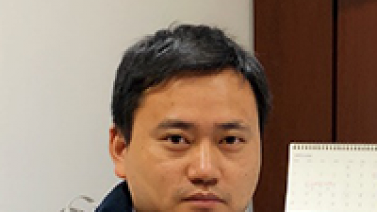 <div class="col-md-7" style="padding:0 20px 0 0;"> 								<h3>鄭火炎</h3> 								<p>中國核工業(yè)華興建設(shè)有限公司<br /><br /></p> 							</div><p class="description">干中學(xué)，學(xué)中干，財務(wù)人員的職業(yè)道路不斷伴隨著準(zhǔn)則更新、政策法規(guī)調(diào)整和制度變化，需要時刻保持學(xué)習(xí)的狀態(tài)和動力，</p>